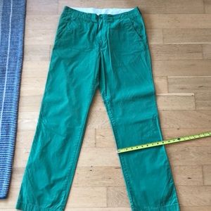 Casual, lightweight pants. Excellent for golf.